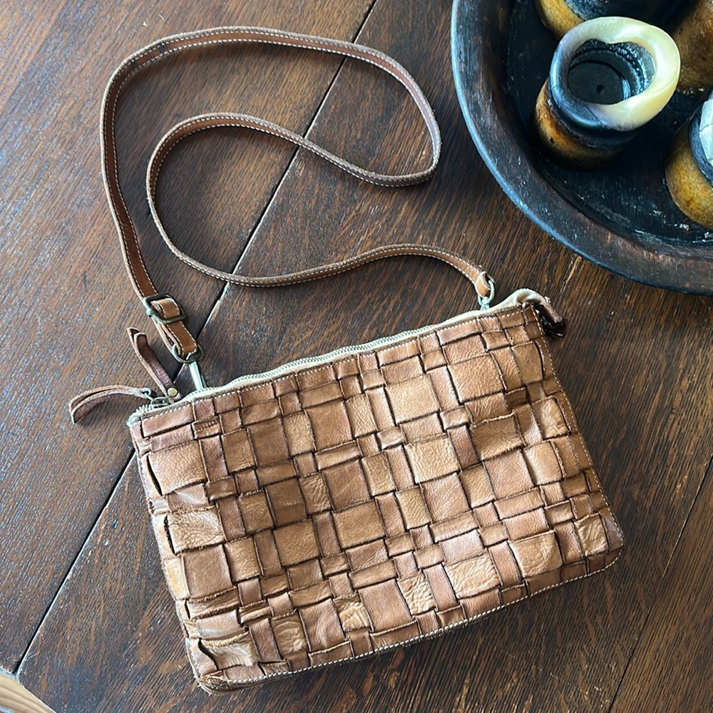 🇮🇹Costanza Rota Italian Leather Crossbody woven textured purse in whisky color.